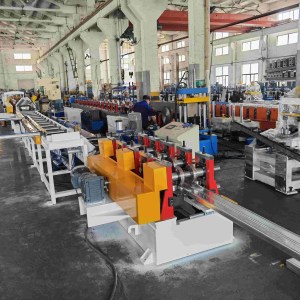 Machine de profilage à rouleaux pour poutres caissons