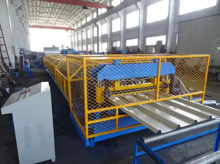 Máquina de perfilagem de chapas de cobertura Trimdek (2)