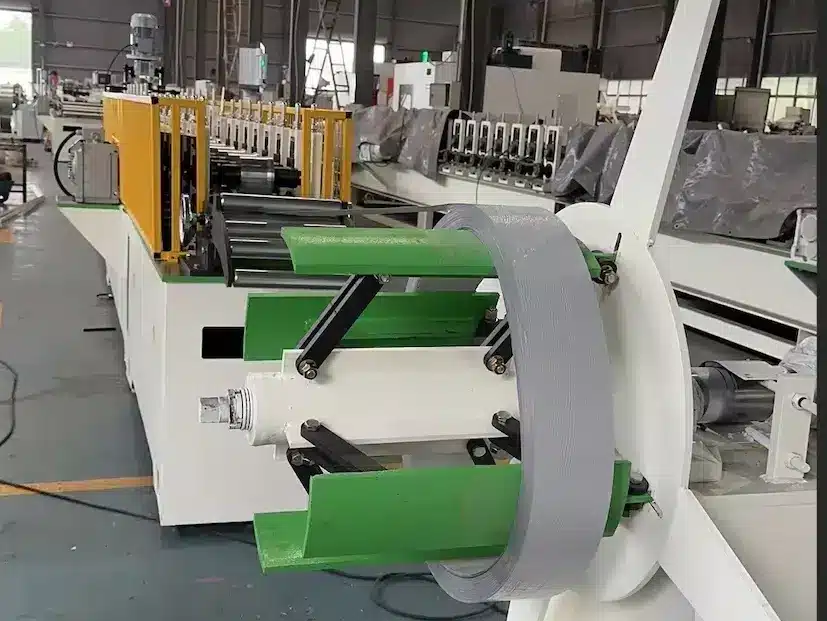 máquina de formação de rolos com borda de gotejamento