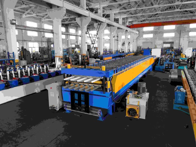 Angetriebene Teile und Getriebemechanismus der Beli RollForming Doppelschicht-Rollformmaschine.