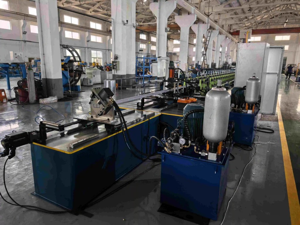 Estações de máquinas de perfilagem globais avançadas para fabricação industrial de precisão.